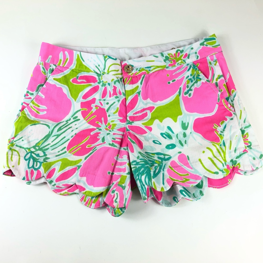 Lilly Pulitzer Buttercup Scalloped Shorts - “Don’t Give a Cluck” Print